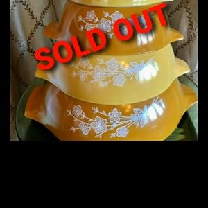 Vintage 1970’s Pyrex Cinderella Mixing Bowls